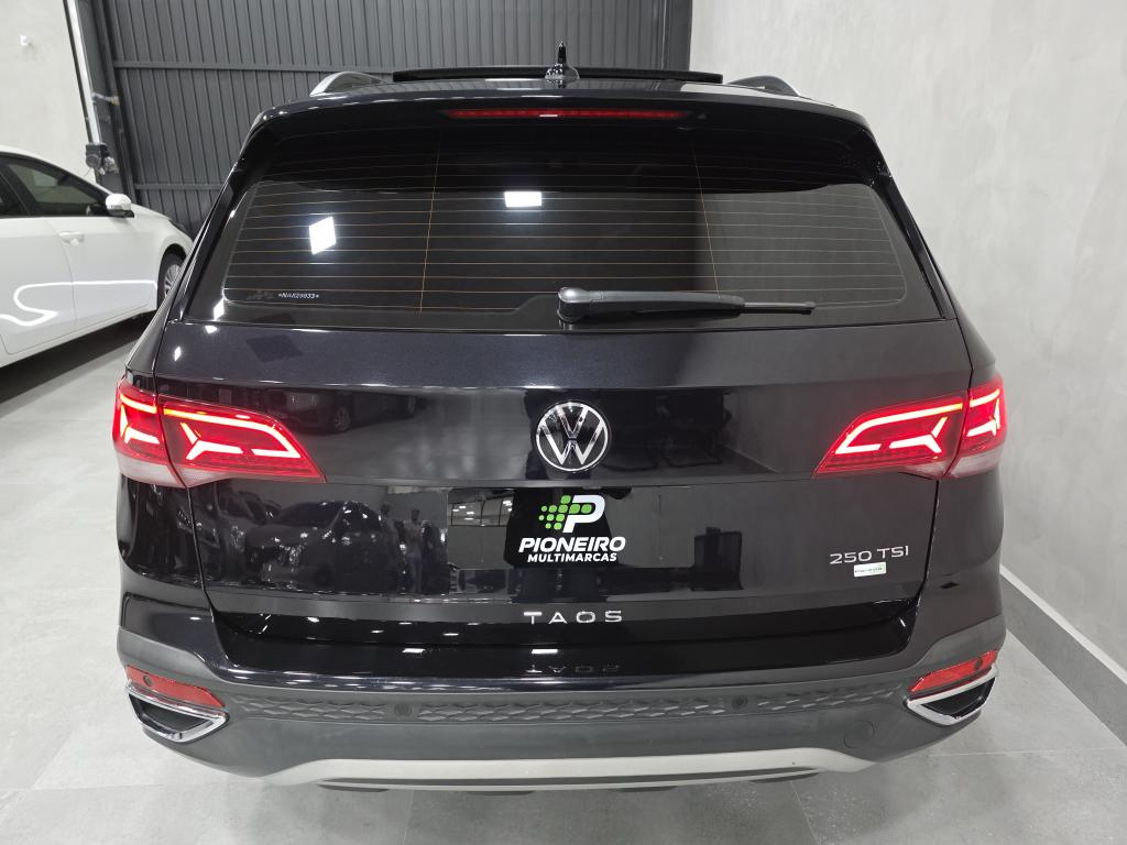 VOLKSWAGEN Taos - Foto