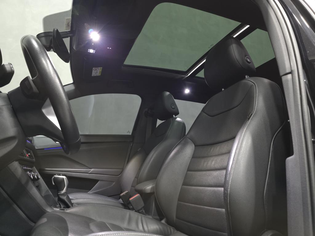 VOLKSWAGEN Taos - Foto