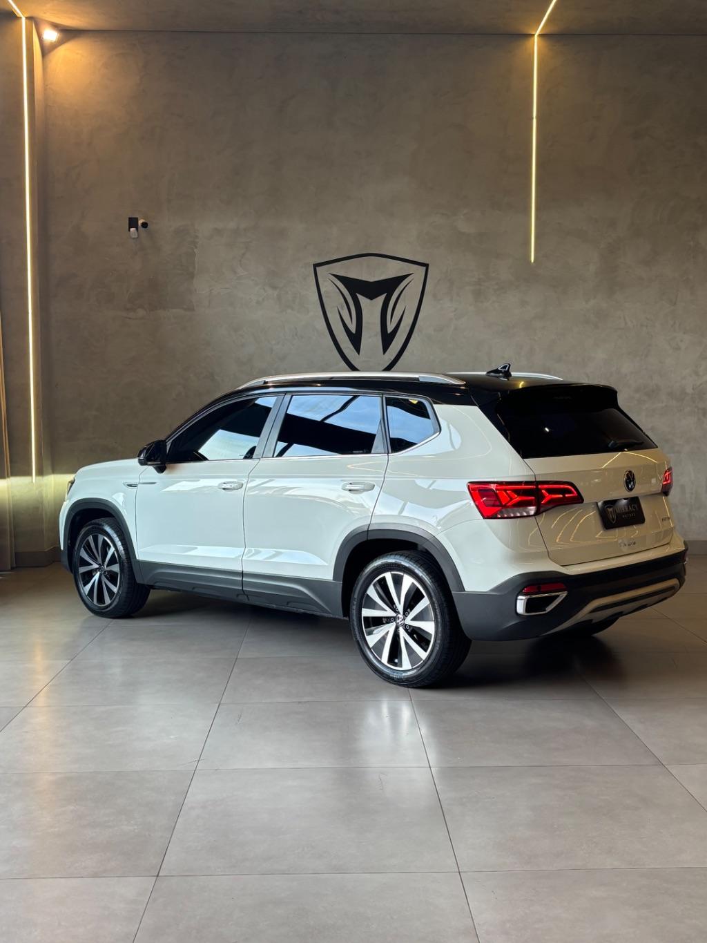 VOLKSWAGEN Taos - Foto
