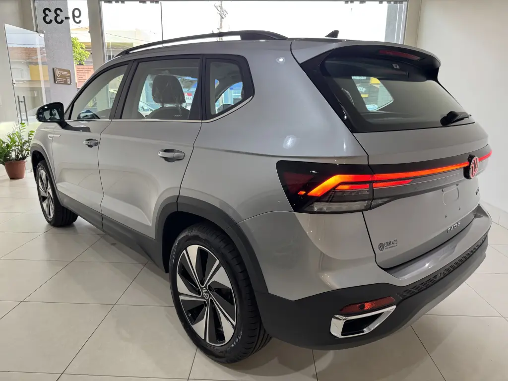 VOLKSWAGEN Taos - Foto