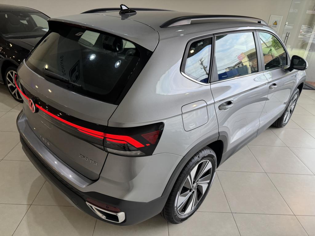 VOLKSWAGEN Taos - Foto