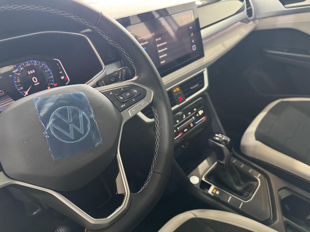 VOLKSWAGEN Taos - Foto