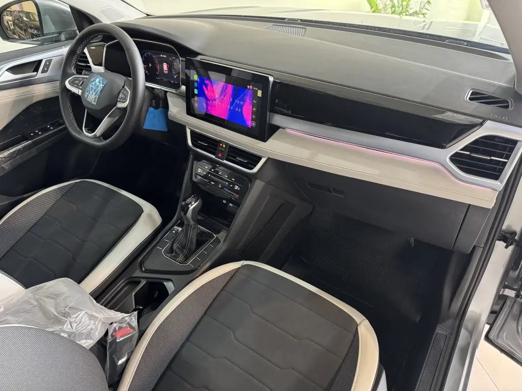 VOLKSWAGEN Taos - Foto