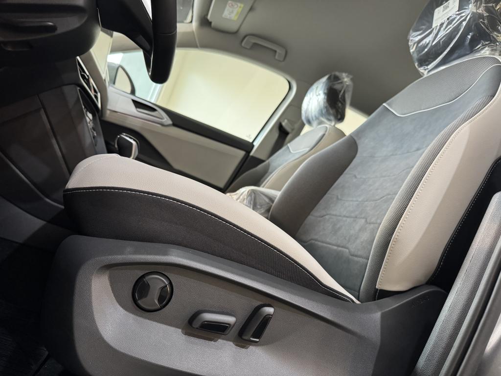VOLKSWAGEN Taos - Foto