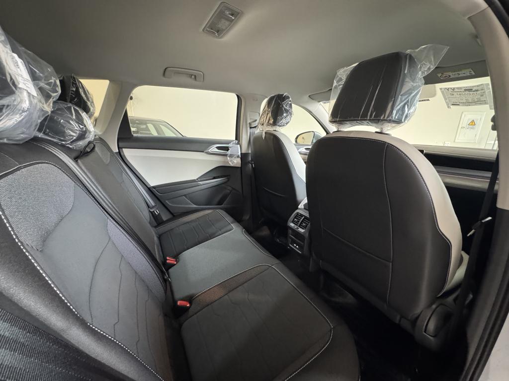 VOLKSWAGEN Taos - Foto