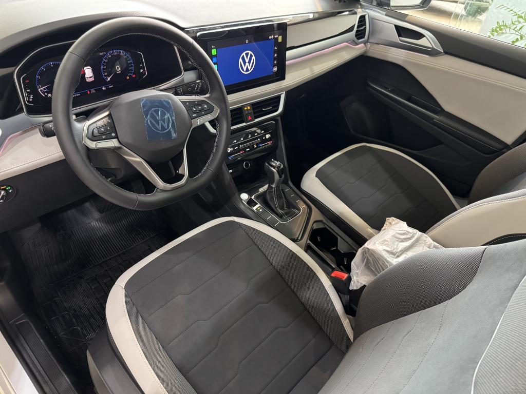 VOLKSWAGEN Taos - Foto