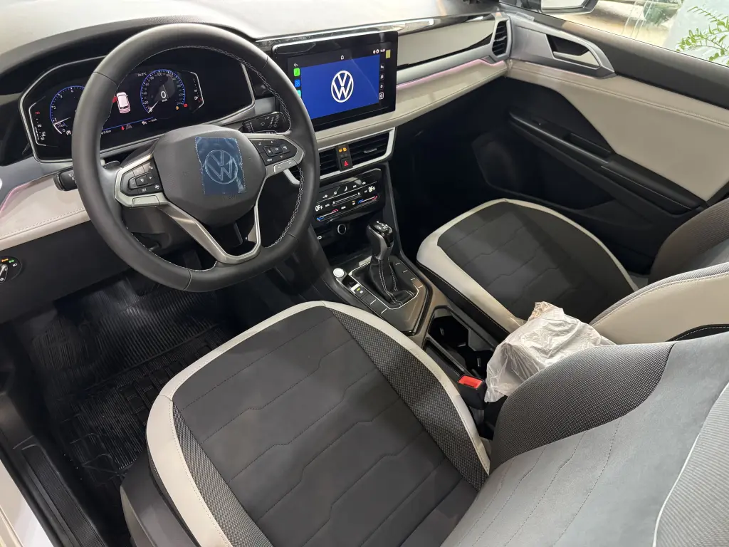 VOLKSWAGEN Taos - Foto