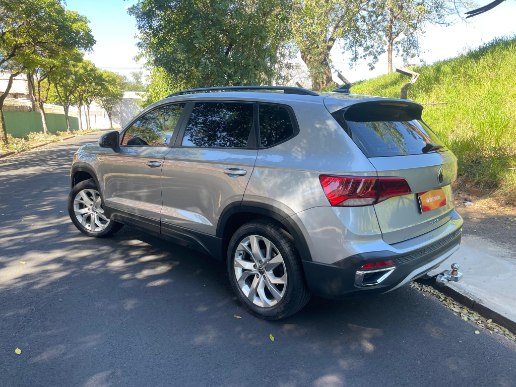 VOLKSWAGEN Taos - Foto