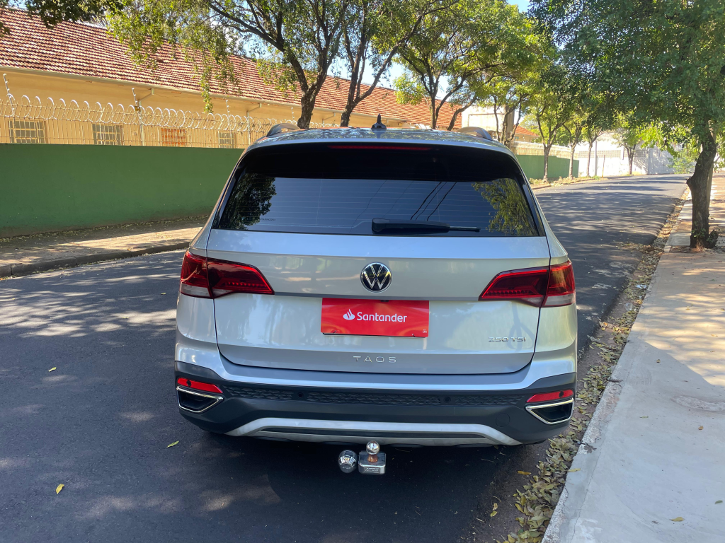 VOLKSWAGEN Taos - Foto