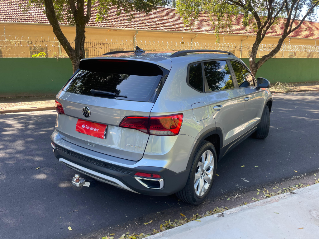 VOLKSWAGEN Taos - Foto