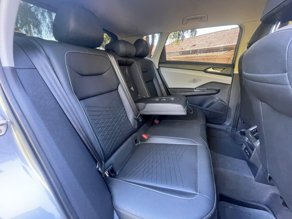 VOLKSWAGEN Taos - Foto