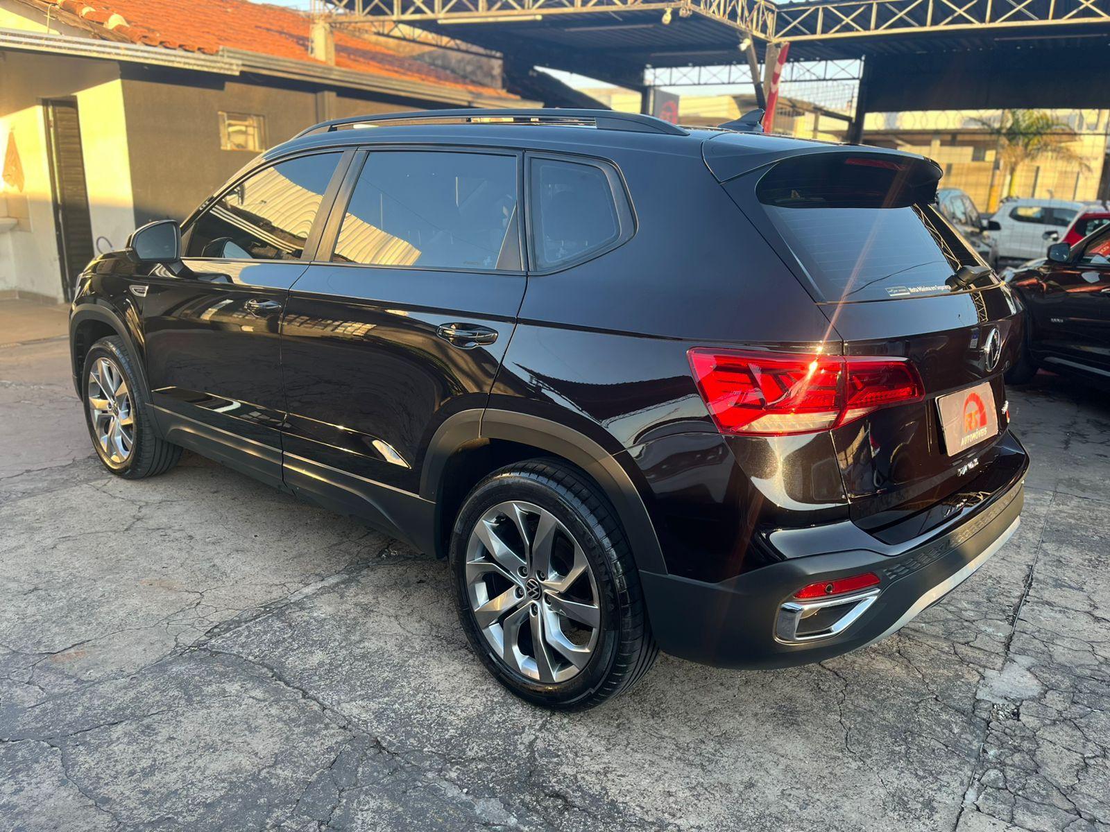 VOLKSWAGEN Taos - Foto
