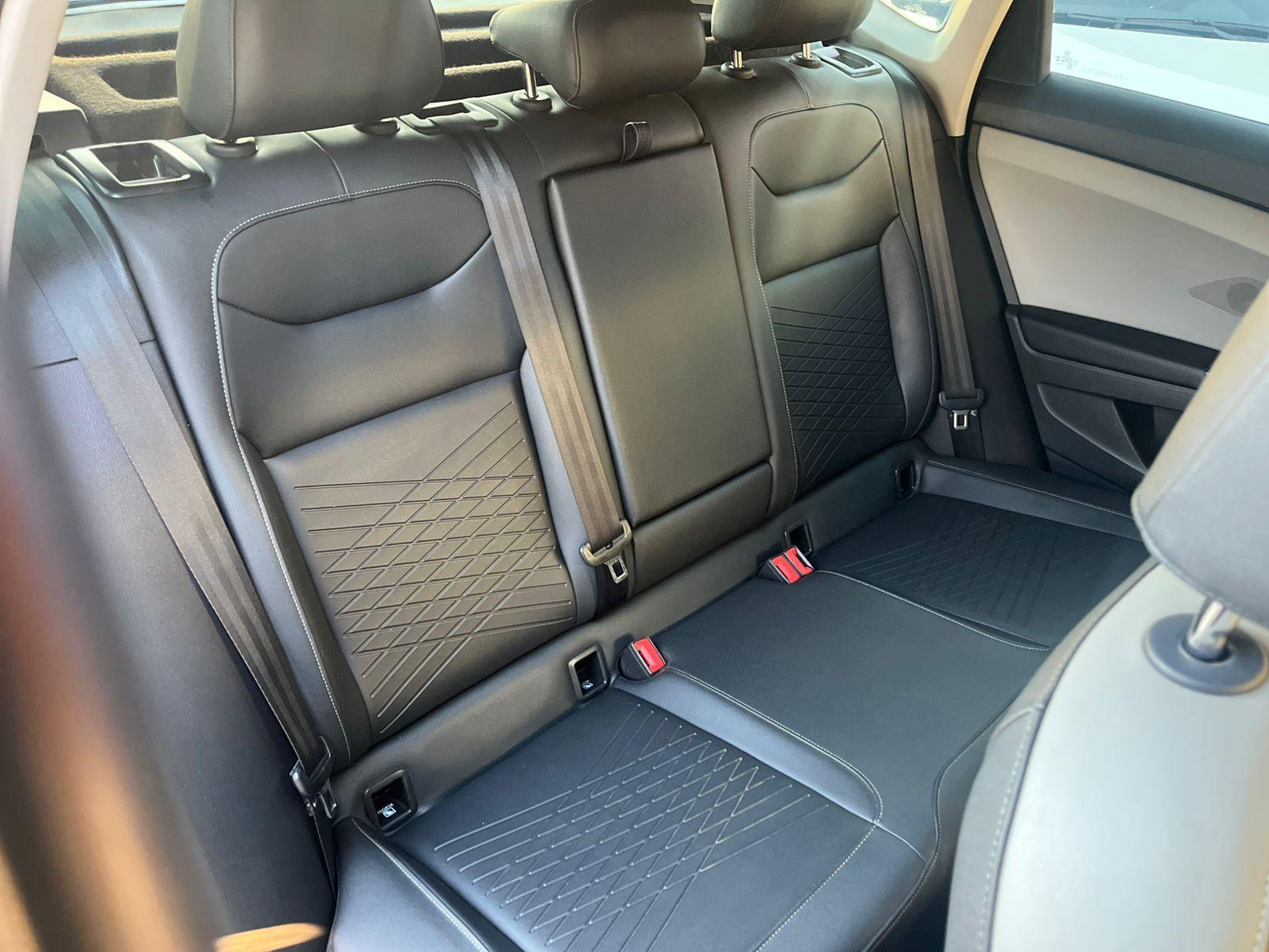 VOLKSWAGEN Taos - Foto