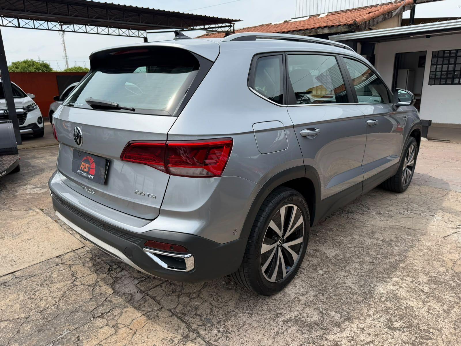 VOLKSWAGEN Taos - Foto