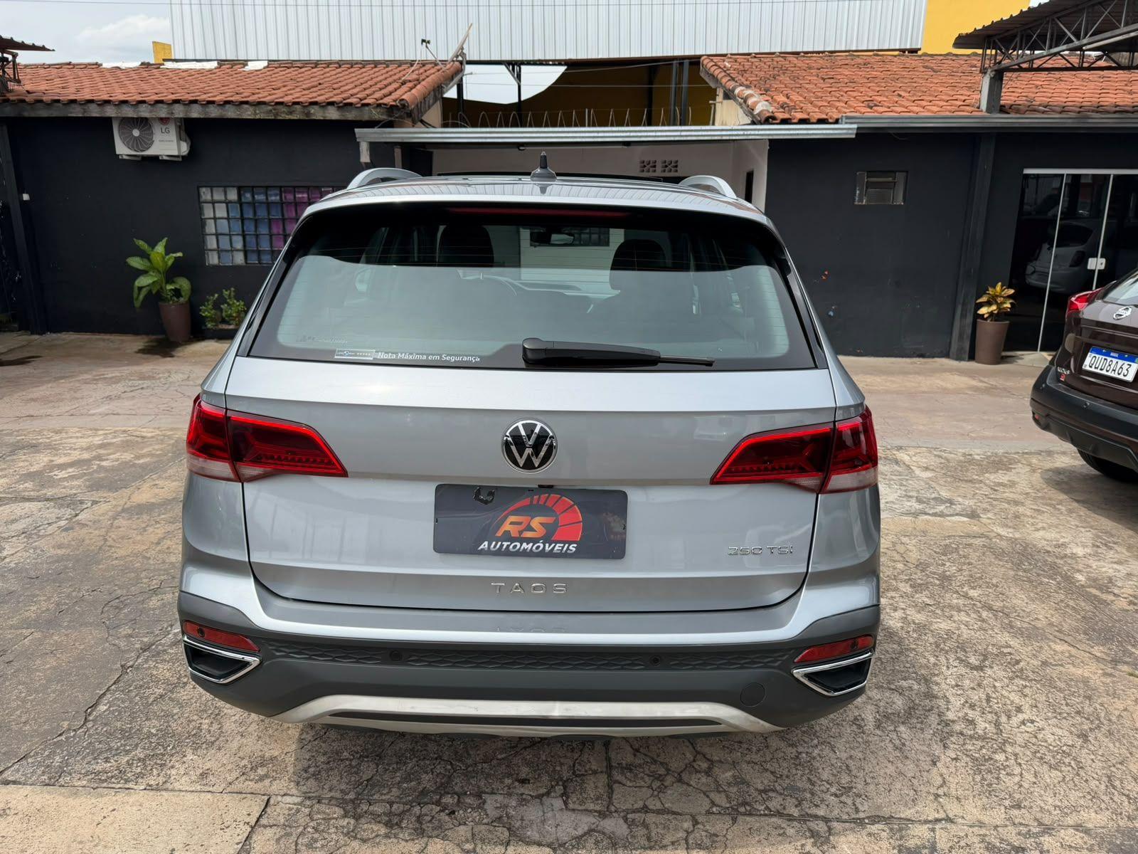 VOLKSWAGEN Taos - Foto