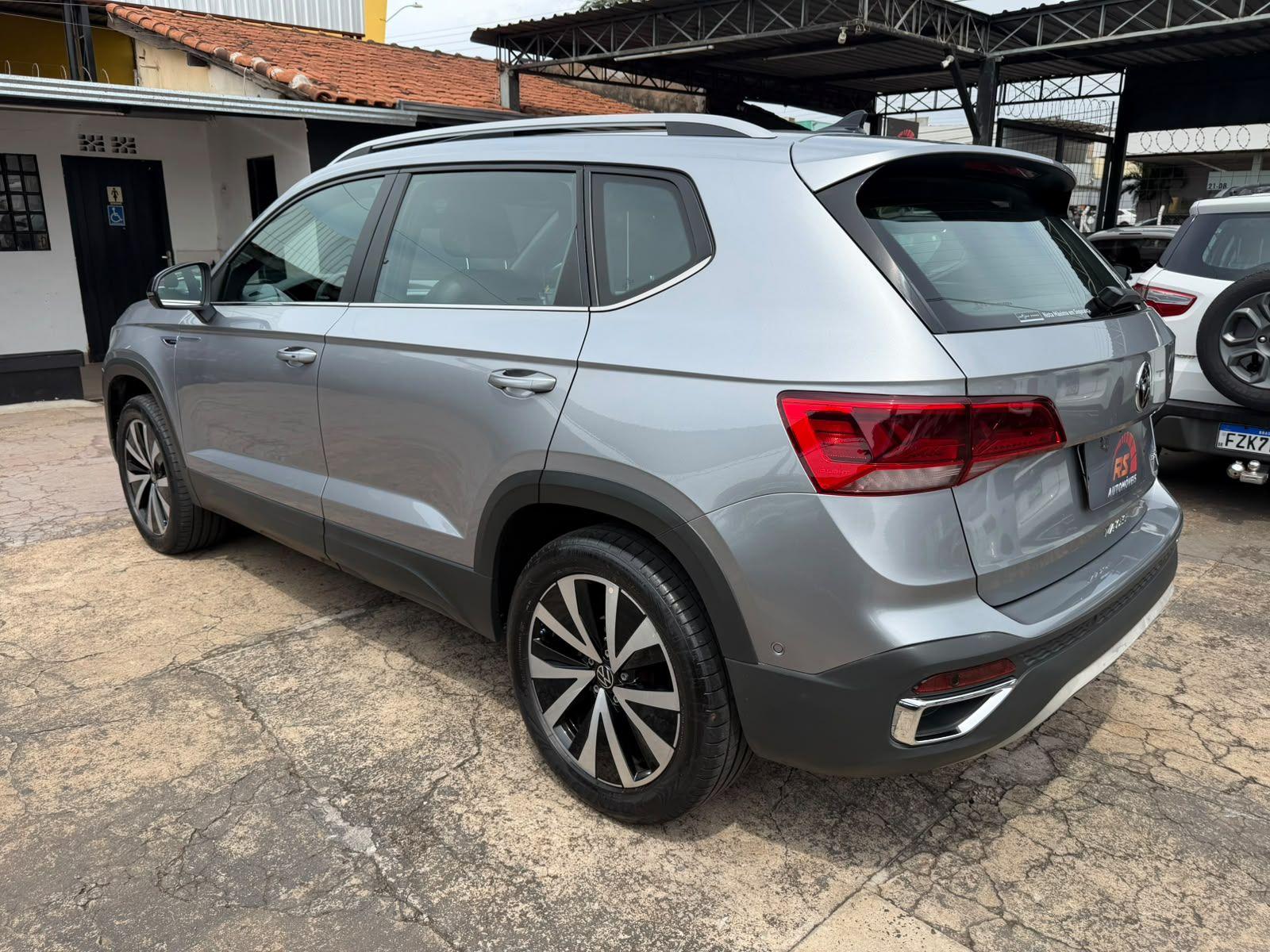 VOLKSWAGEN Taos - Foto