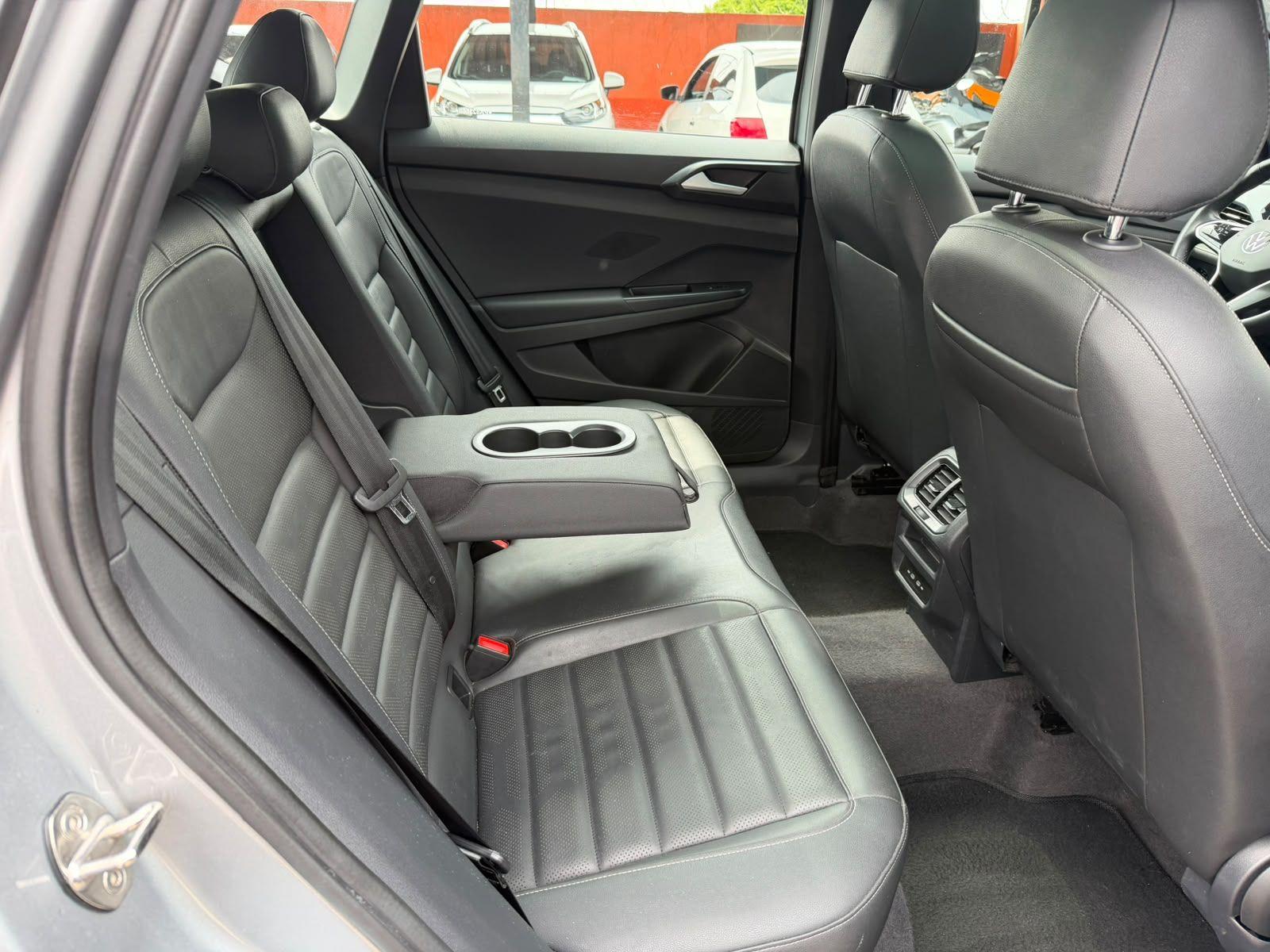VOLKSWAGEN Taos - Foto