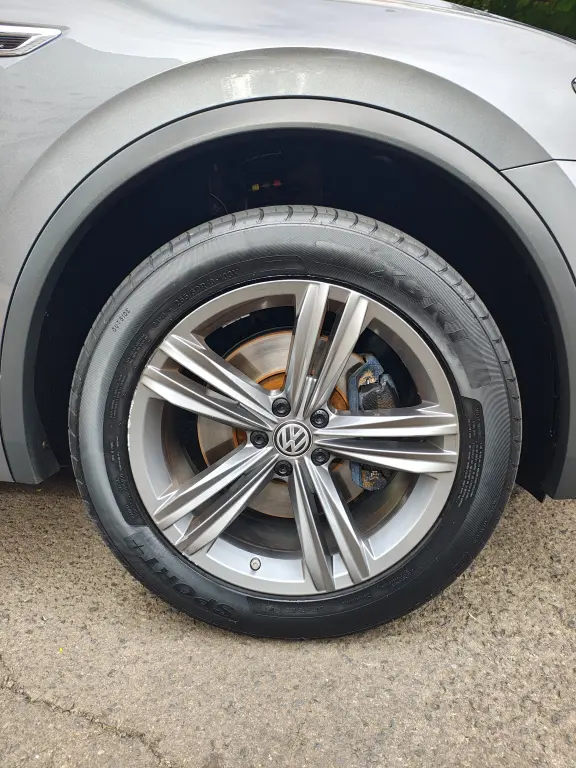 VOLKSWAGEN Tiguan - Foto
