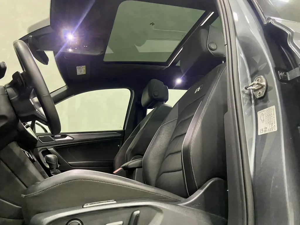 VOLKSWAGEN Tiguan - Foto
