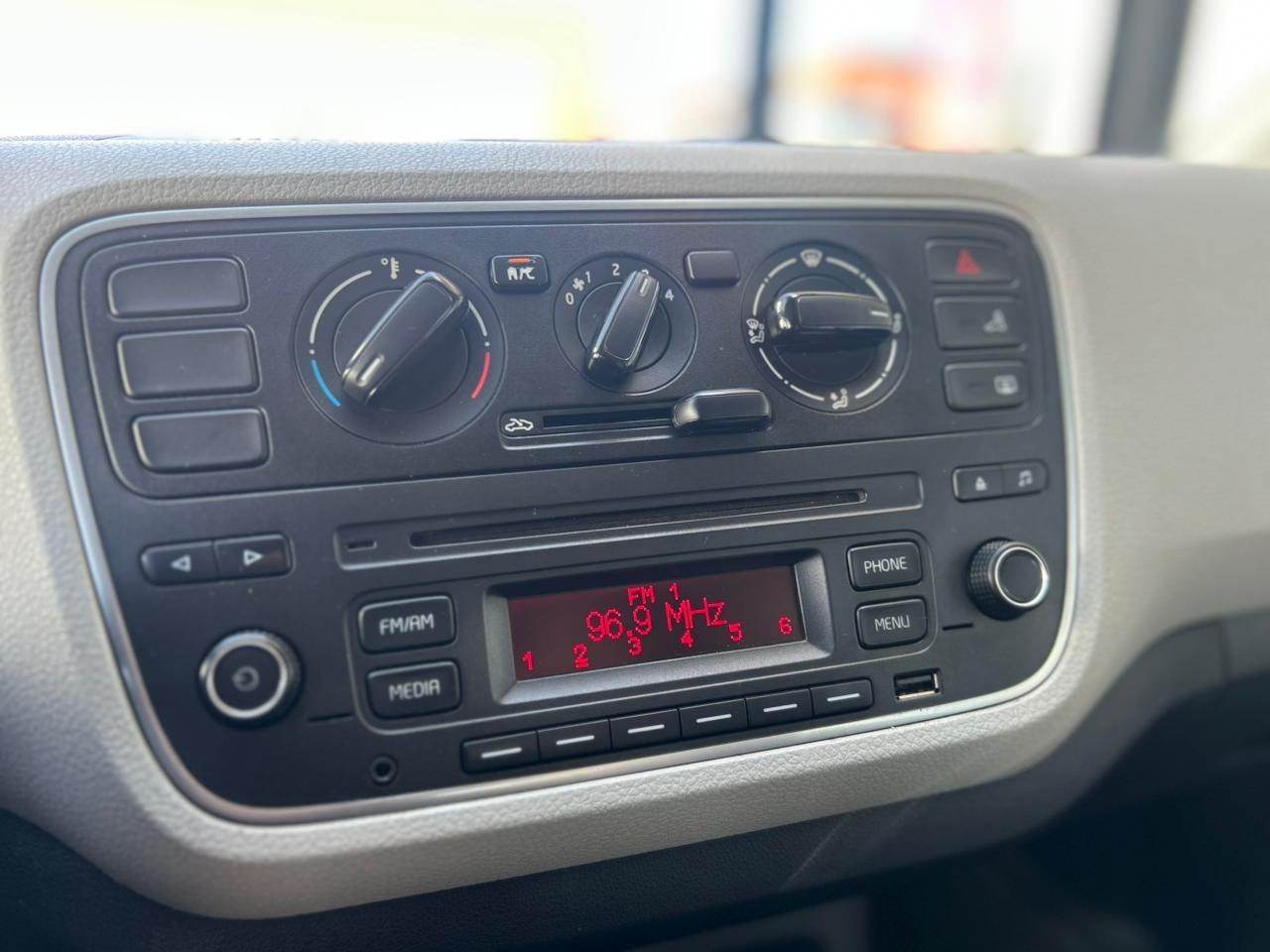 VOLKSWAGEN UP - Foto