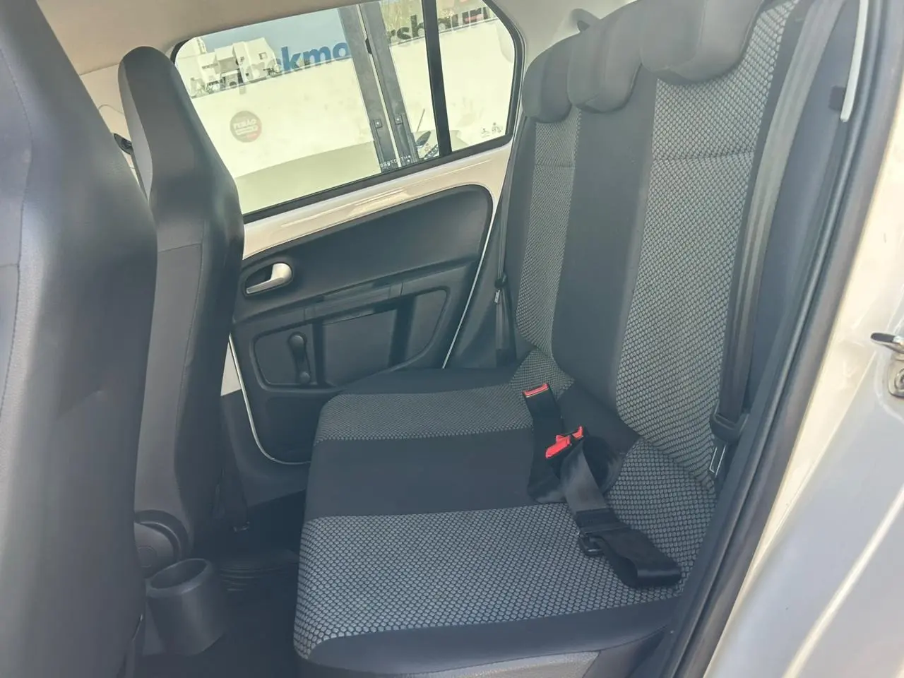 VOLKSWAGEN UP - Foto