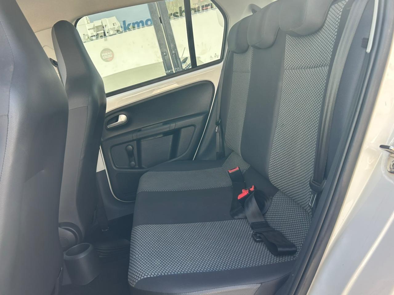 VOLKSWAGEN UP - Foto