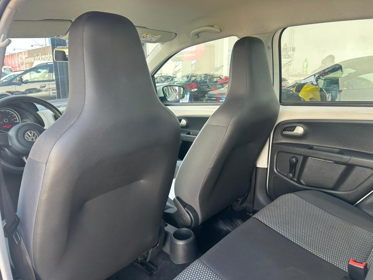 VOLKSWAGEN UP - Foto