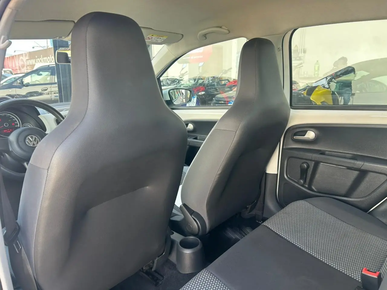 VOLKSWAGEN UP - Foto