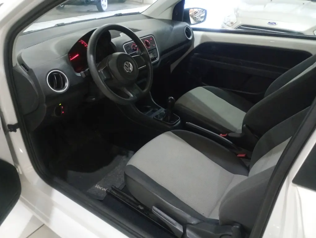 VOLKSWAGEN UP - Foto