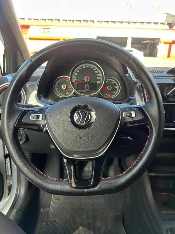 VOLKSWAGEN UP - Foto