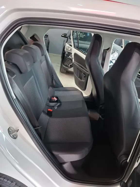 VOLKSWAGEN UP - Foto