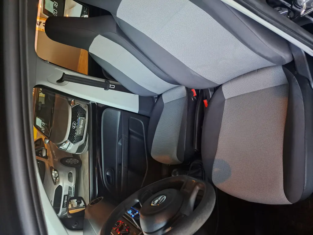 VOLKSWAGEN UP - Foto