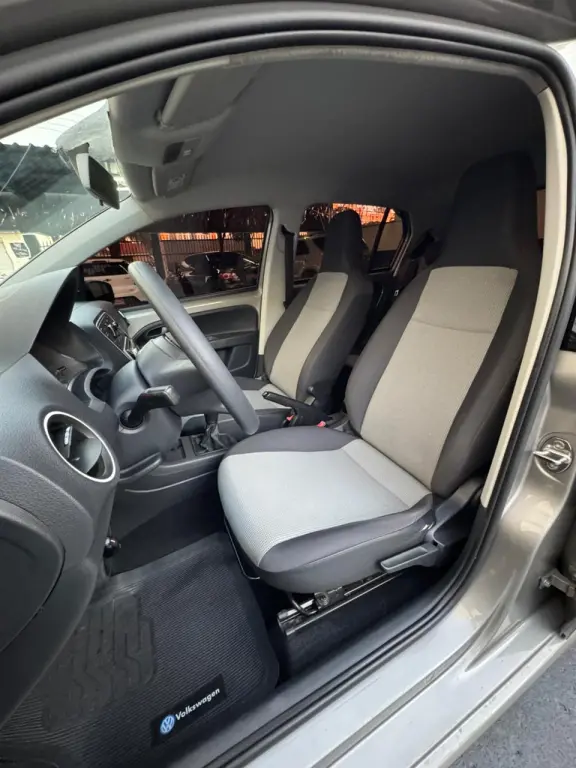 VOLKSWAGEN UP - Foto