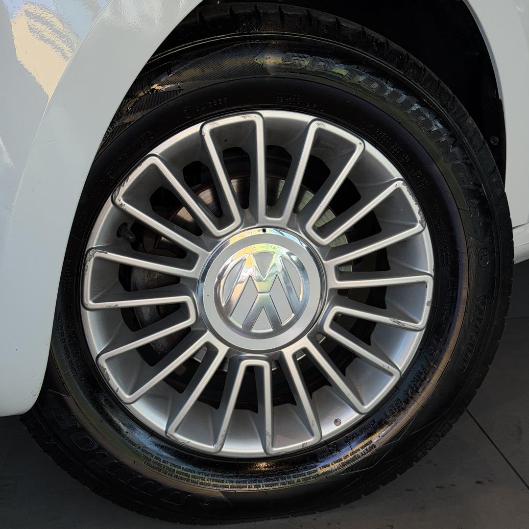 VOLKSWAGEN UP - Foto