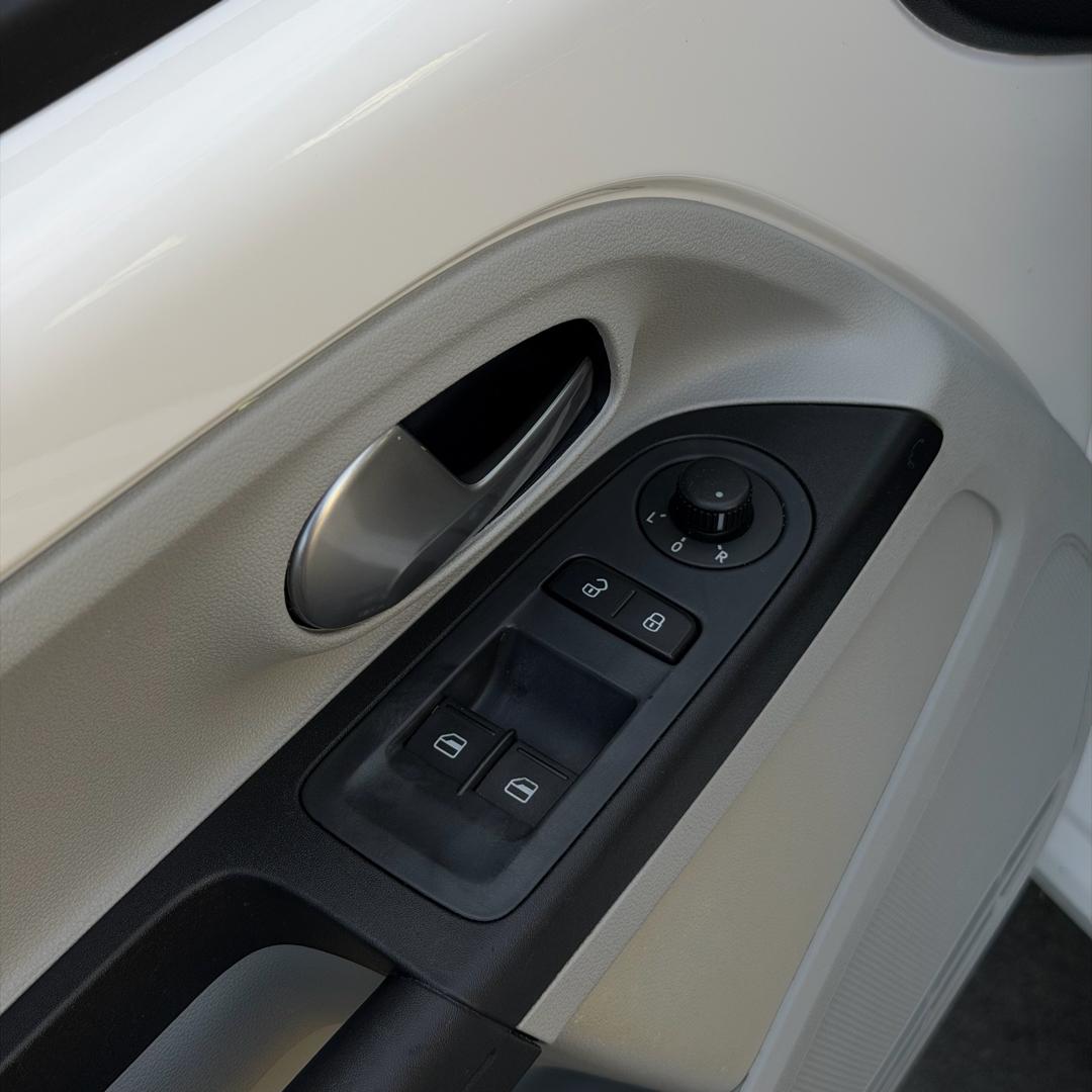 VOLKSWAGEN UP - Foto