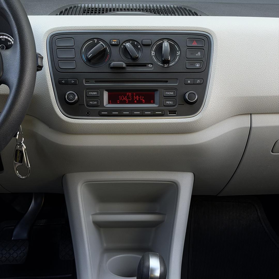 VOLKSWAGEN UP - Foto
