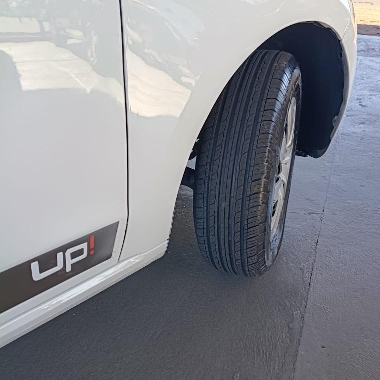 VOLKSWAGEN UP - Foto