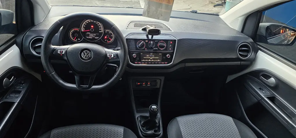VOLKSWAGEN UP - Foto