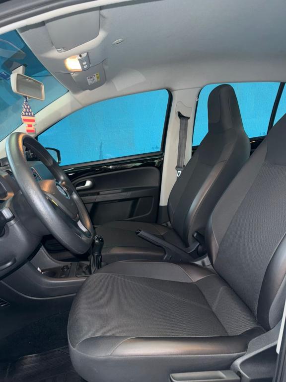 VOLKSWAGEN UP - Foto