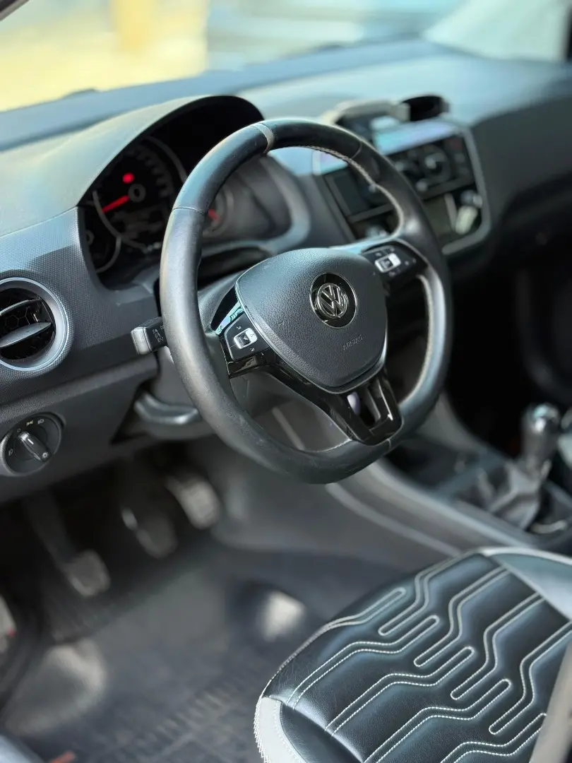 VOLKSWAGEN UP - Foto