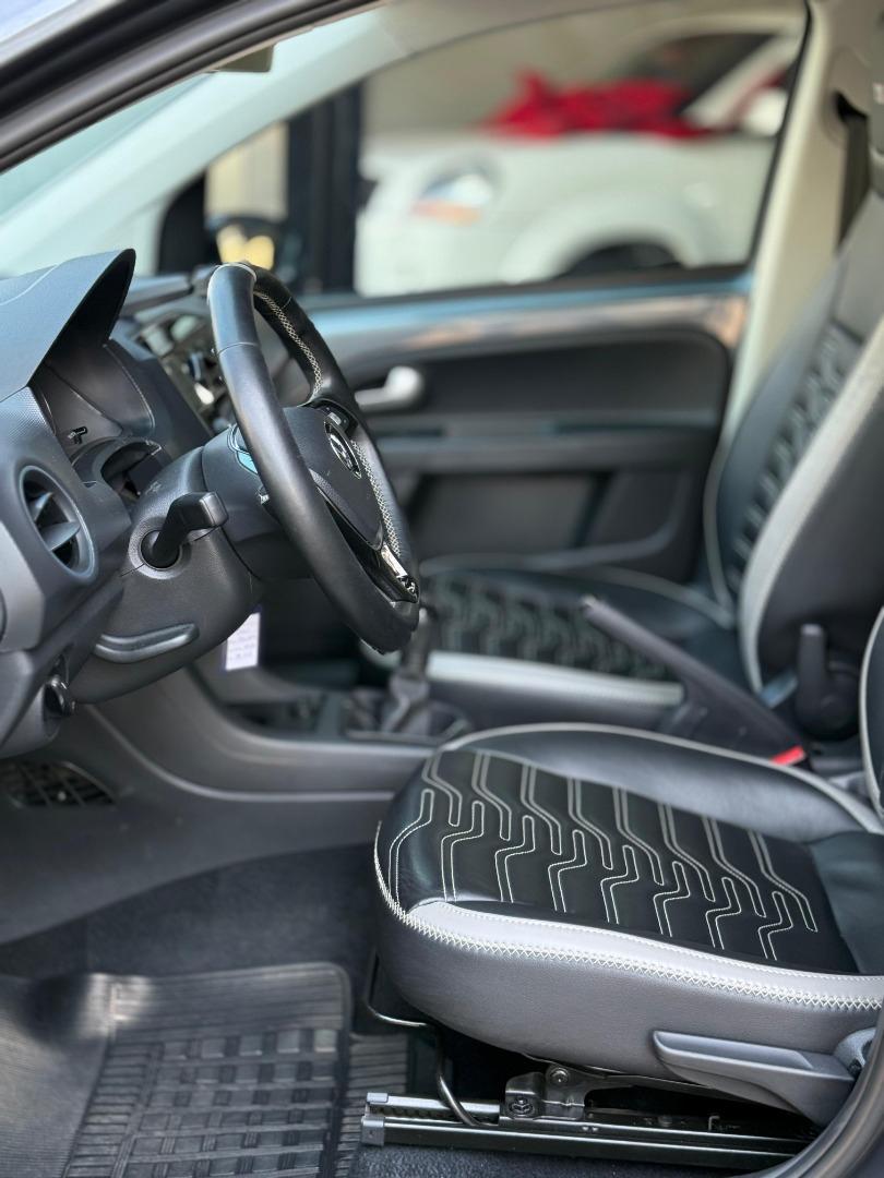 VOLKSWAGEN UP - Foto