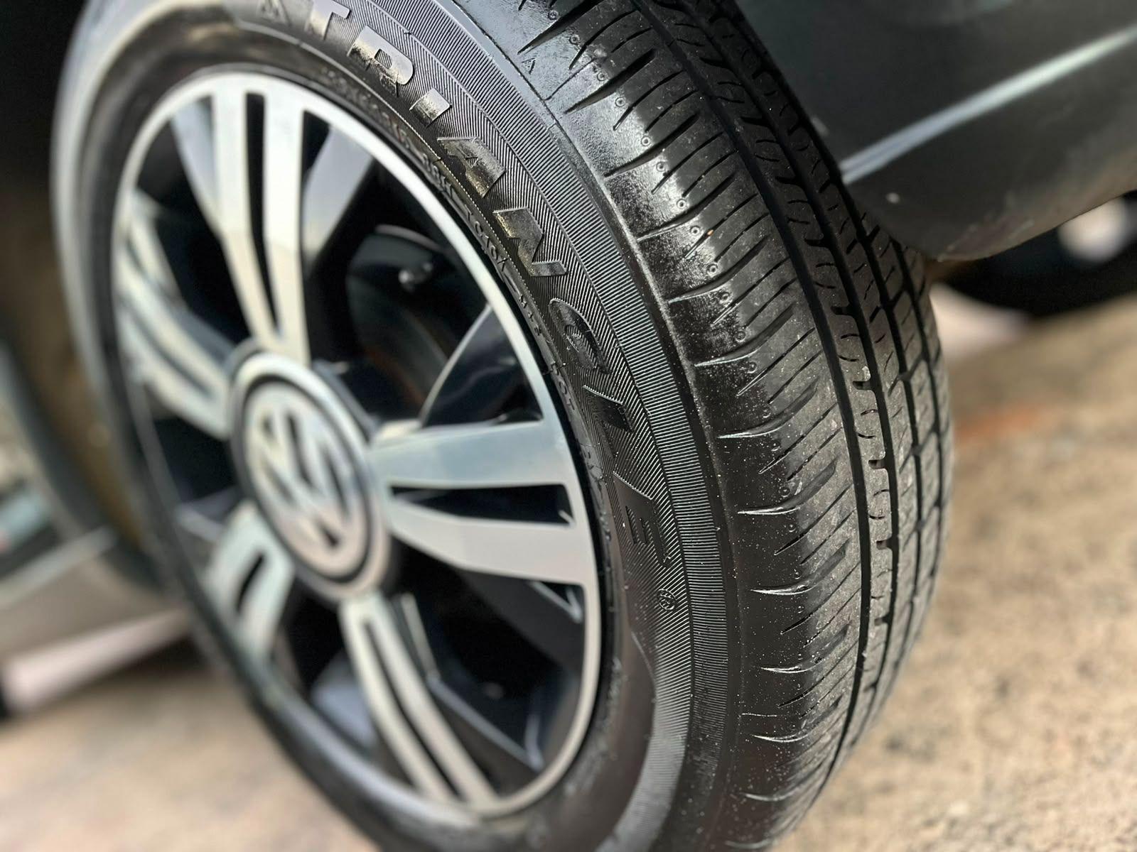 VOLKSWAGEN UP - Foto
