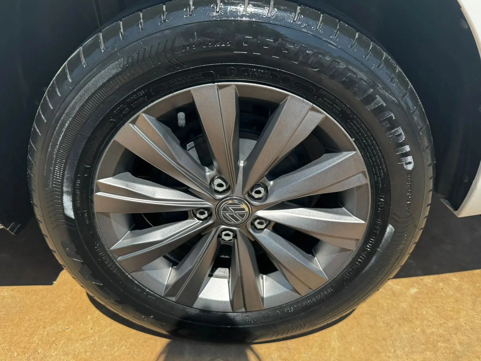 VOLKSWAGEN Virtus - Foto