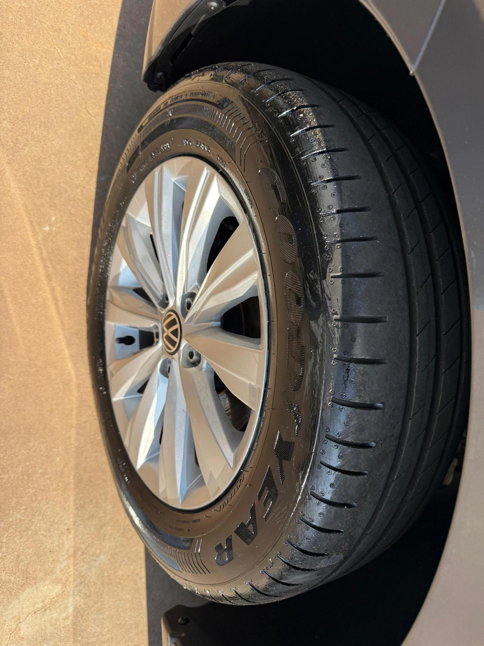 VOLKSWAGEN Virtus - Foto
