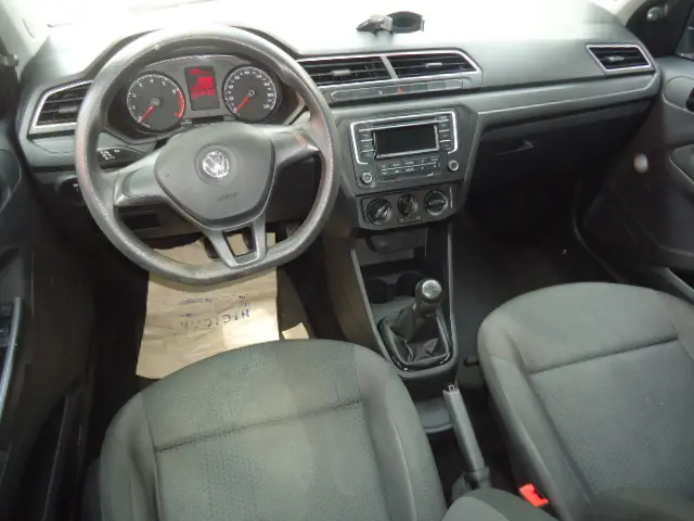 VOLKSWAGEN Voyage - Foto