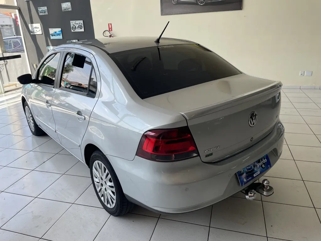 VOLKSWAGEN Voyage - Foto