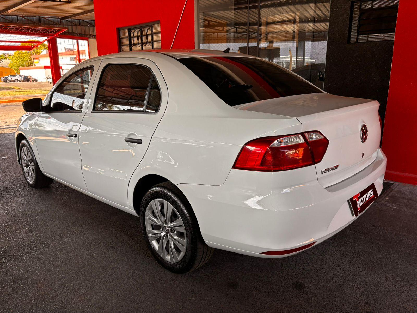 VOLKSWAGEN Voyage - Foto