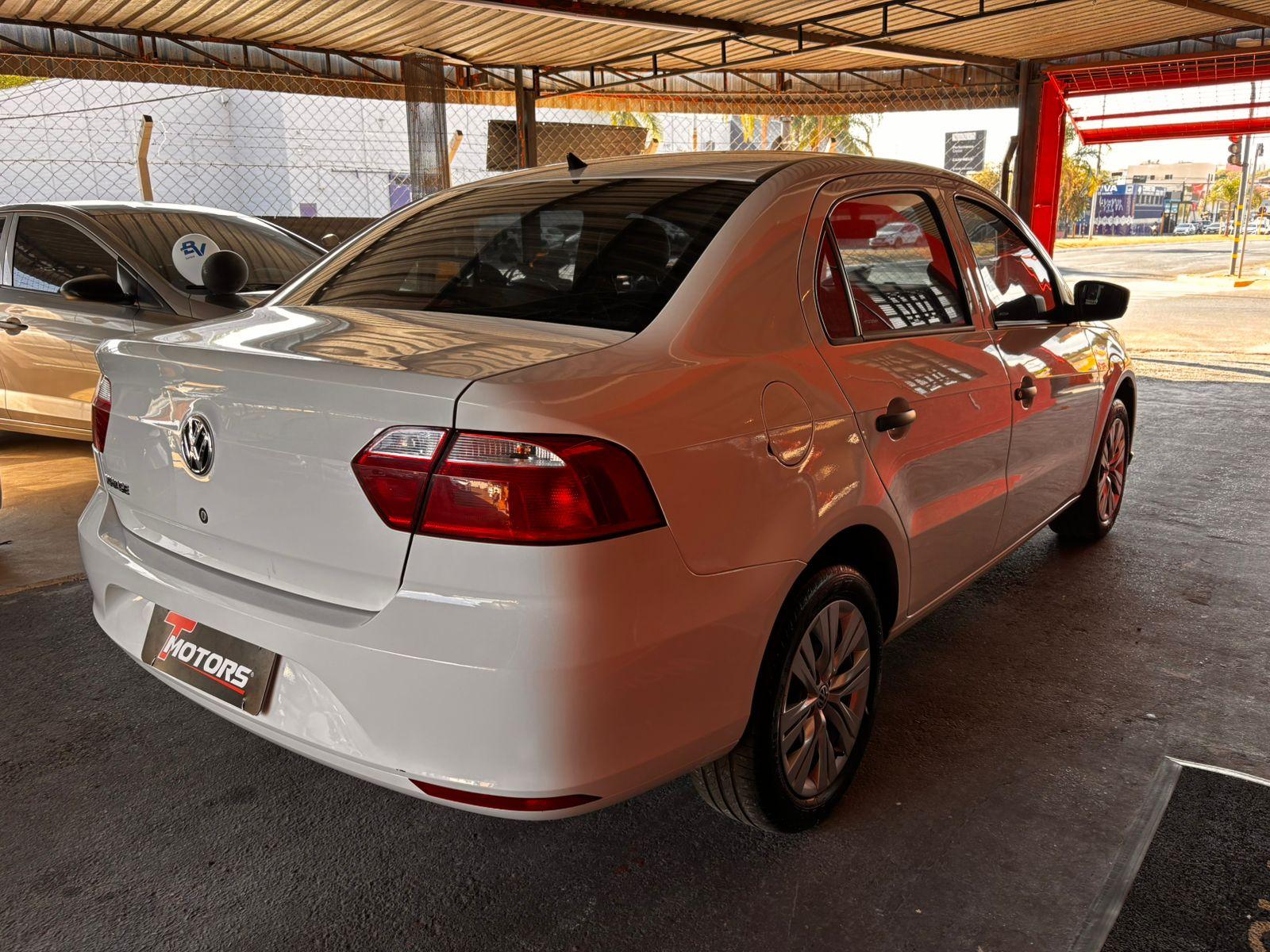 VOLKSWAGEN Voyage - Foto