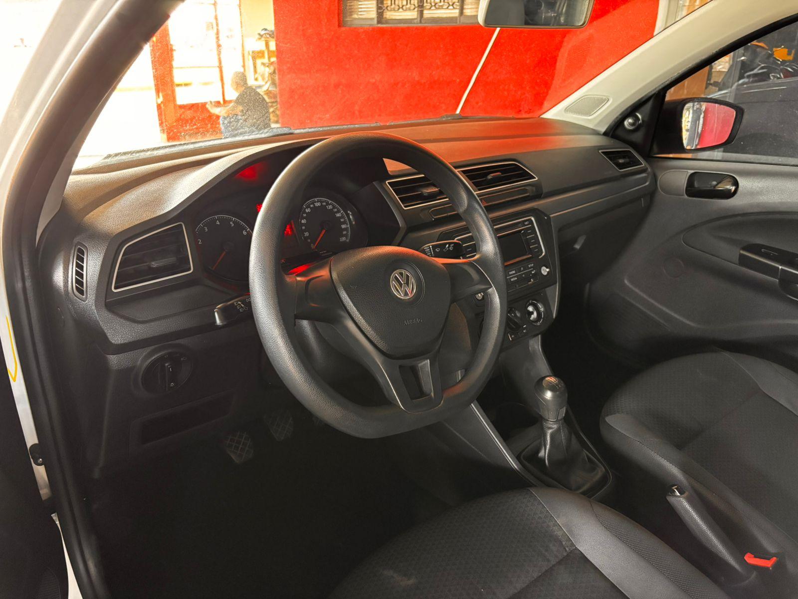 VOLKSWAGEN Voyage - Foto