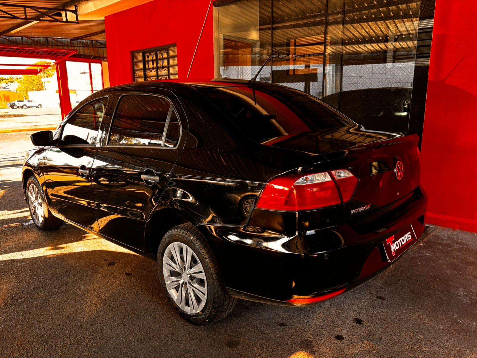 VOLKSWAGEN Voyage - Foto